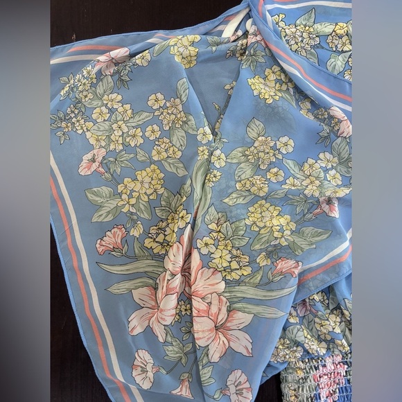 Max Studio Light Blue Floral Handkerchief Blouse Shirt Size Small - Picture 3 of 11